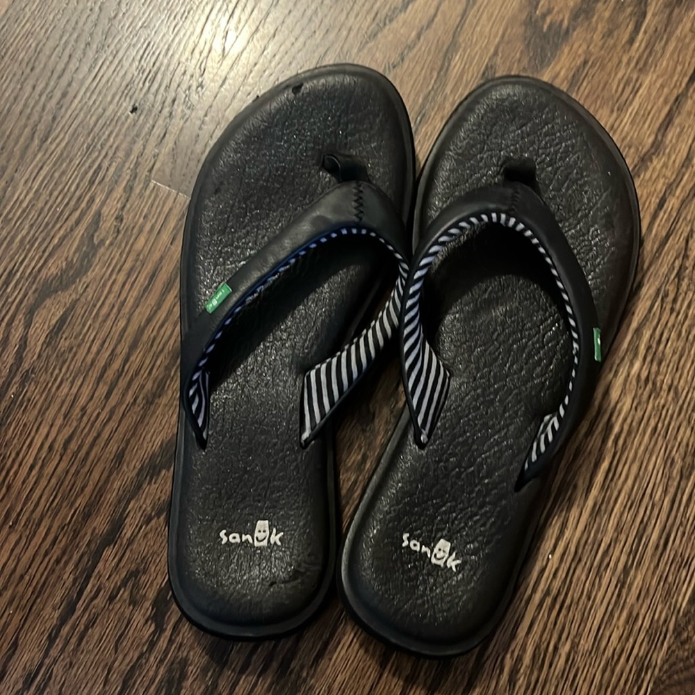 Sanuk flip flops